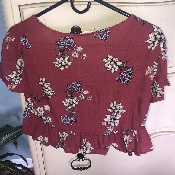 Pacsun V-neck patterned cropped short sleeve - Picture 2 of 2